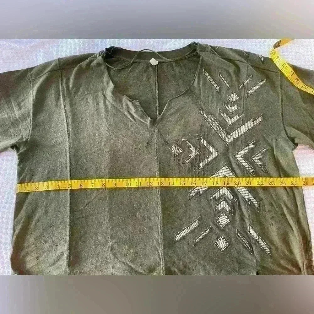 Free people loose fit top. - Picture 4 of 4